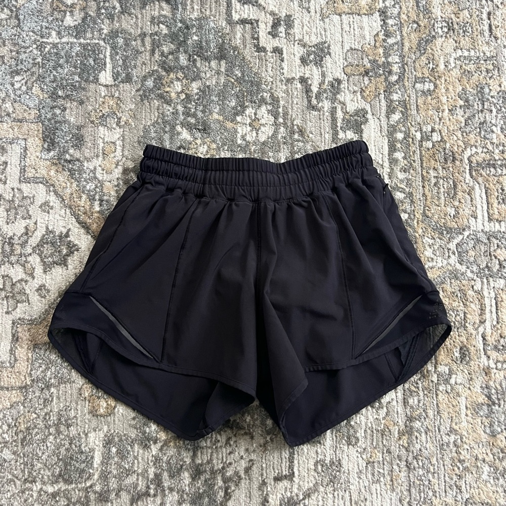 Lululemon hotty hot shorts - black